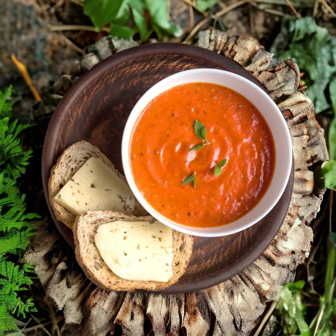 ❤️ Red Pepper &amp; Tomato Turkey Tail Soup ❤️

This warming immunity boosting soup will be sure to keep you going through the last of the winter months.

Ingredients

3 x red peppers chopped
2 x red onions 
2 x cans organic chopped/plum tomatoes
2 x