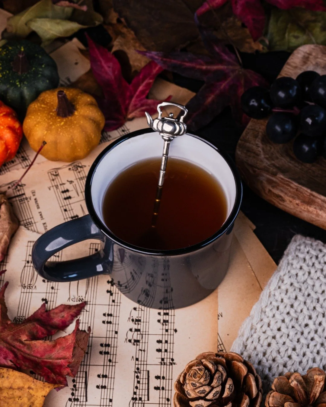 🍄 Meet your new autumn wellness ritual: Chaga Tea! 🌿

Packed with antioxidants, Chaga helps fight free radicals, supports your immune system, and promotes glowing, healthy skin. Its earthy, rich flavor warms you from the inside out&mdash;perfect fo