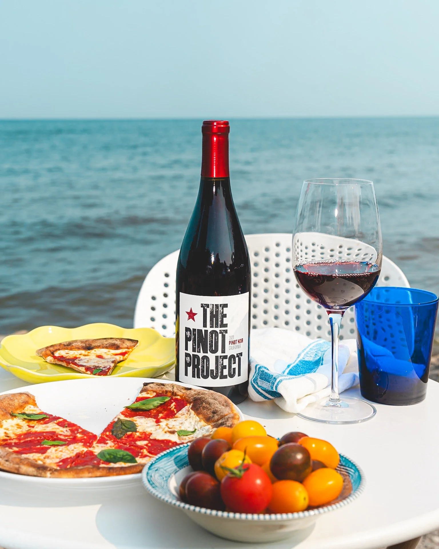 Mamma Mia! 🍷🍕

Pizza and Pinot by the seaside. That's summer done right.