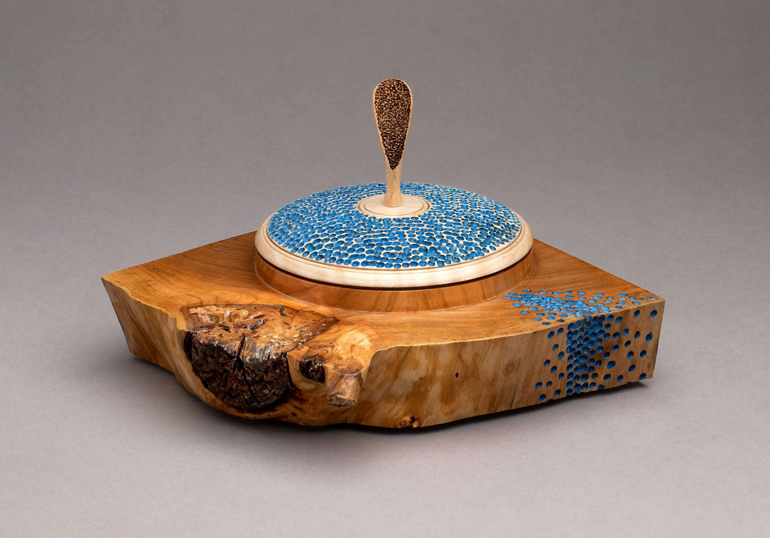 105A_square-dish-lid_blue-detail_2500x1748.jpg