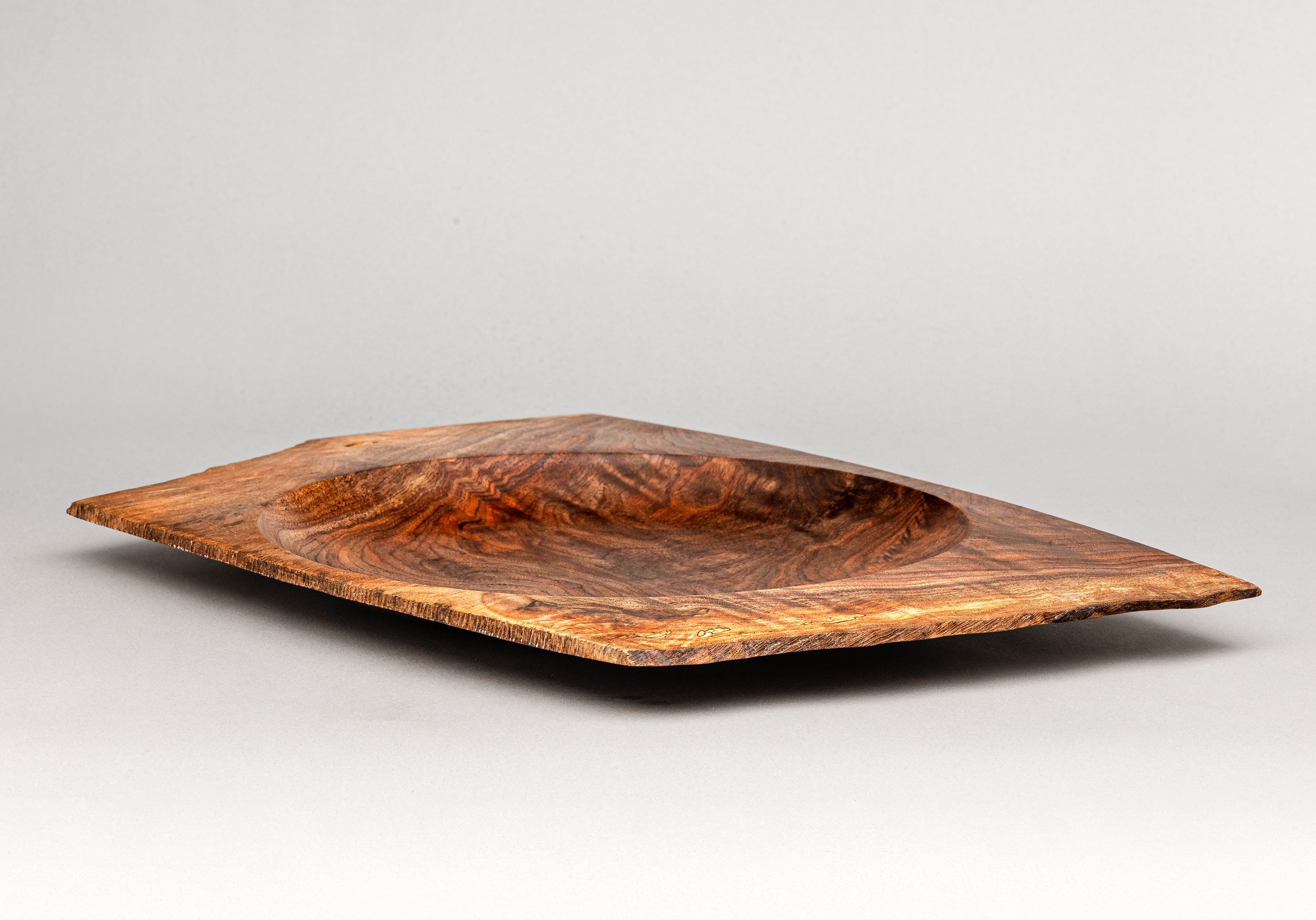 178E_walnut-platter-with-curly-grain_2500x1748.jpg
