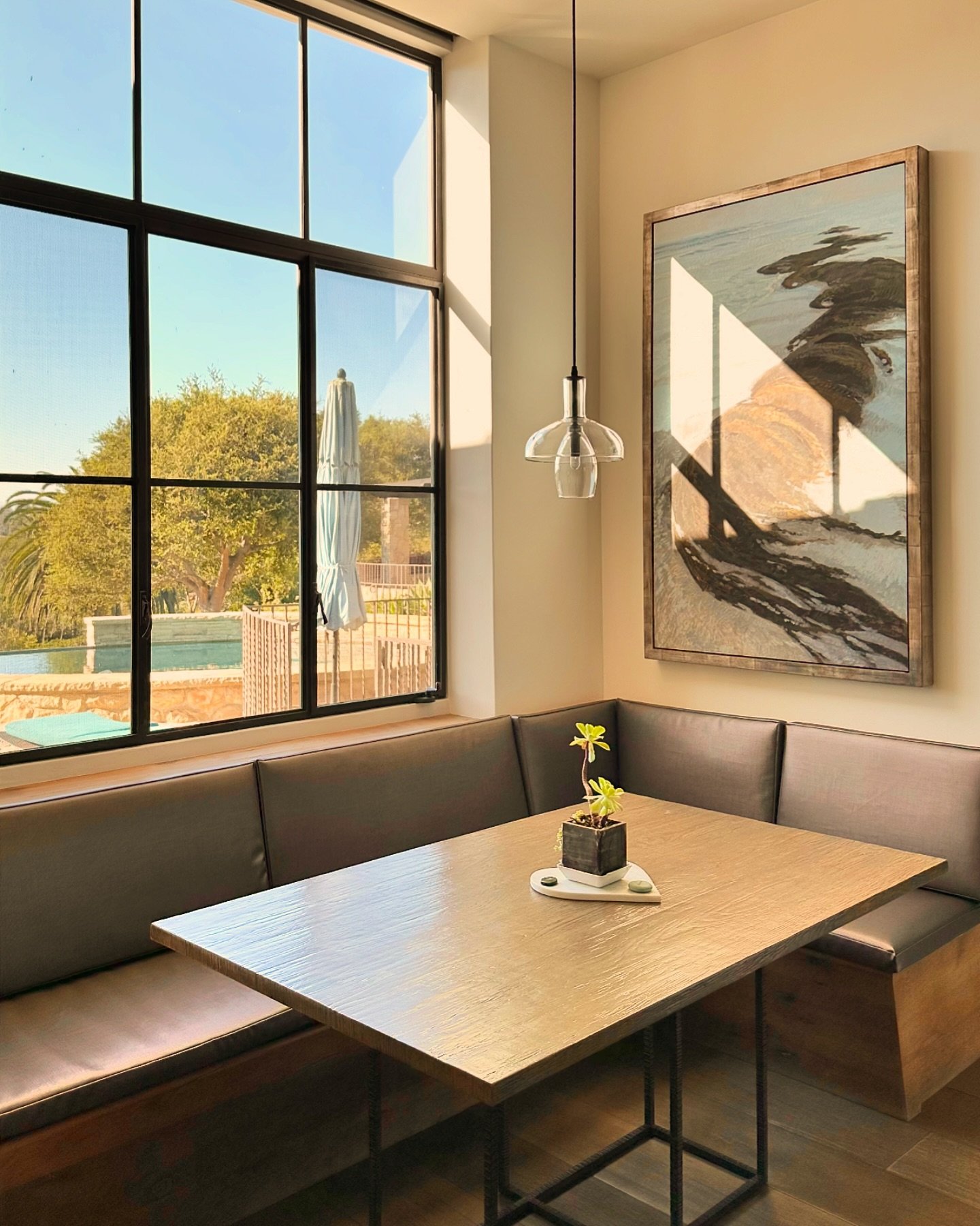 Banquette refresh with @maharamstudio ✨#interiordesign #hollykaneinteriordesign #hoperanch #santabarbara
