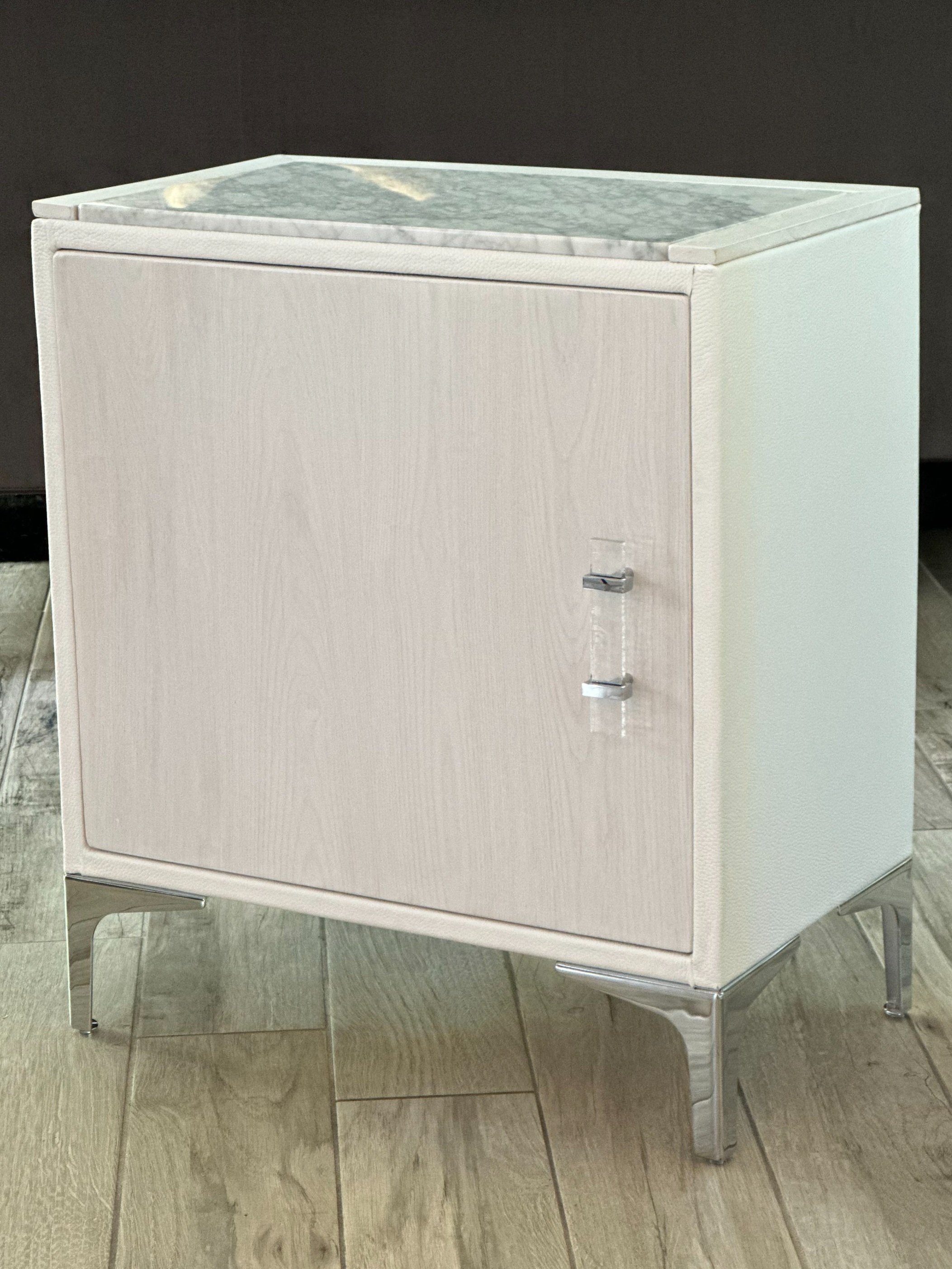 WHITE FOLD#LAYERED WHITEWASHED CABINET IN LEATHER AND MARBLE