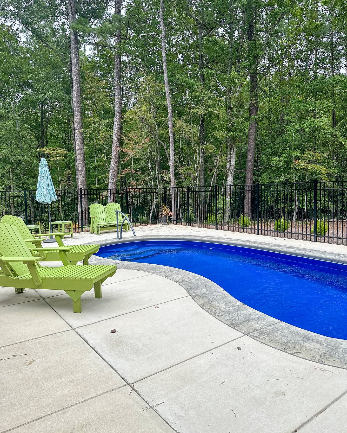 Pool weather is here! ☀️🏊&zwj;♂️ 

We&rsquo;re still in love with this outdoor area for one of our clients at Carbonton Cove!

From dream interiors to stunning outdoor spaces, we&rsquo;ve got you covered. Whether it&rsquo;s a pool, patio, or deck, l