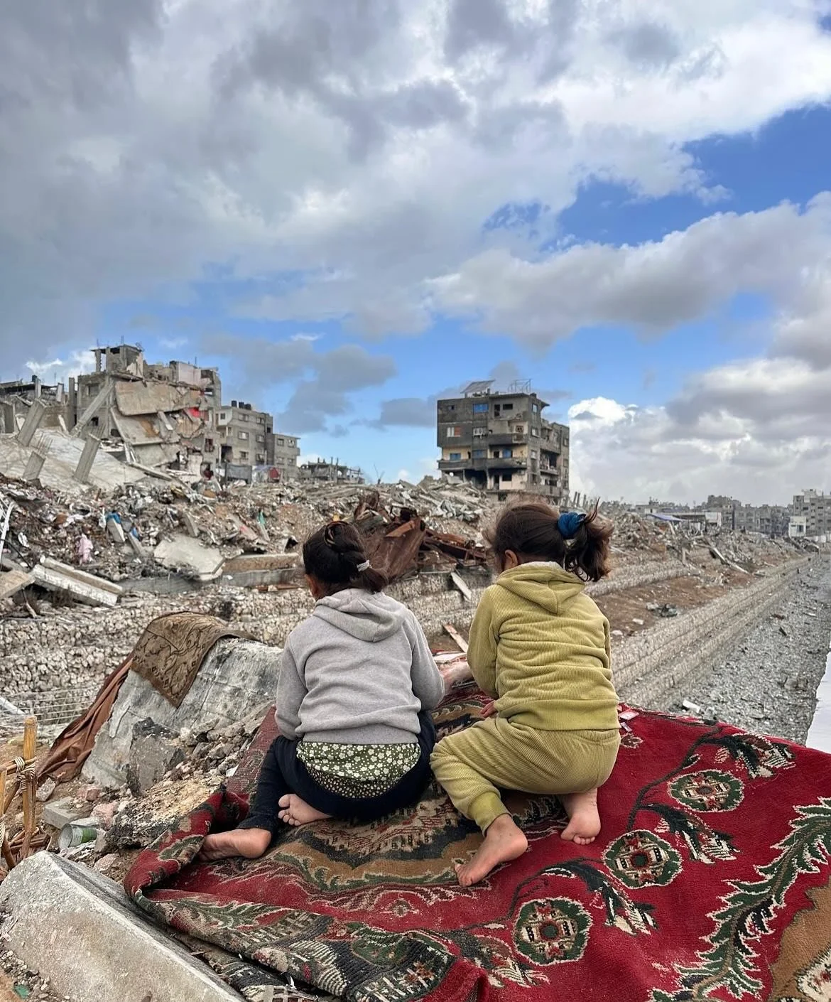 Turning Destruction into Hope

A highlight of Mox&rsquo;s recent trip to Gaza was meeting @nada_rajab8431 , a talented artist and the coordinator of the Art in the Rubble project run by @handsupproject. We&rsquo;ve been raising money for this project
