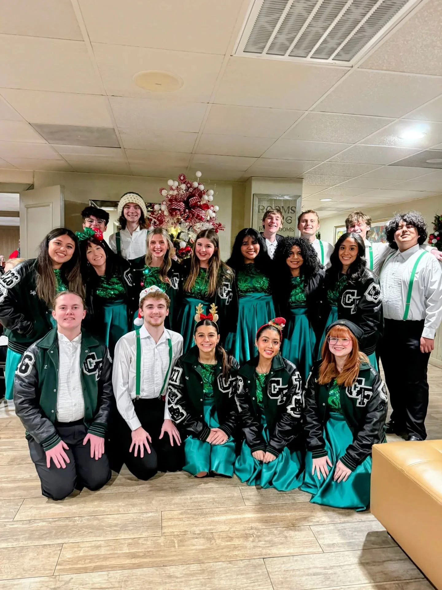 Our Troubadors have had an amazing first week of Christmas gigs!!! Thank you to everyone who has showed up and supported! We hope to see all of you for our next few! 💚☃️🎶