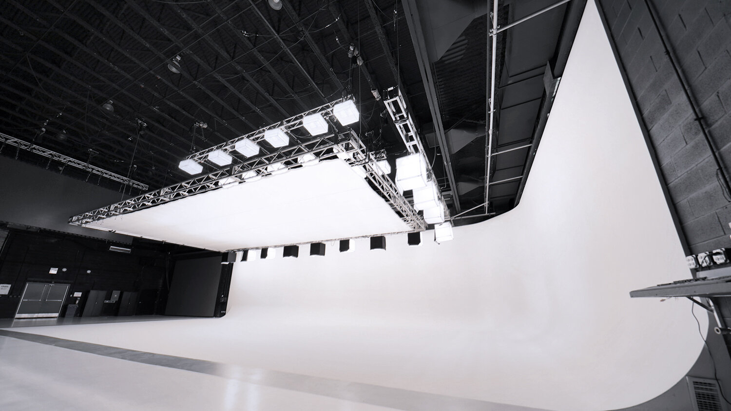 111318_MainStage_OtherAngle.jpg