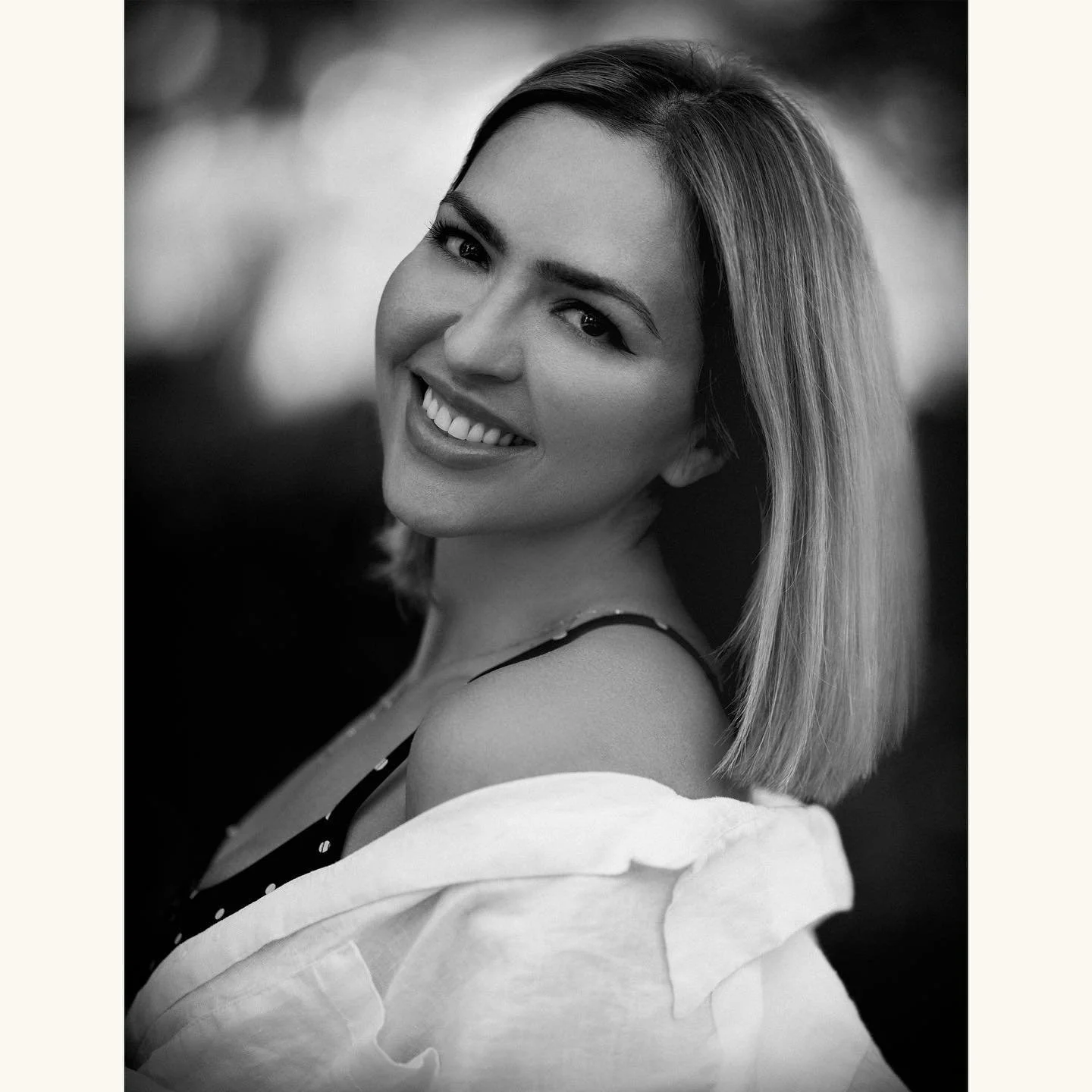 One can remain eternally young if, each day, one grows rich by marvelous moments.

Romy Schneider

#portrait #photography #cinematic #film #luxury #hollywood #losangeles #goldenera #classic #glamour #artdeco #noir #oldhollywood #headshots #doctor #he