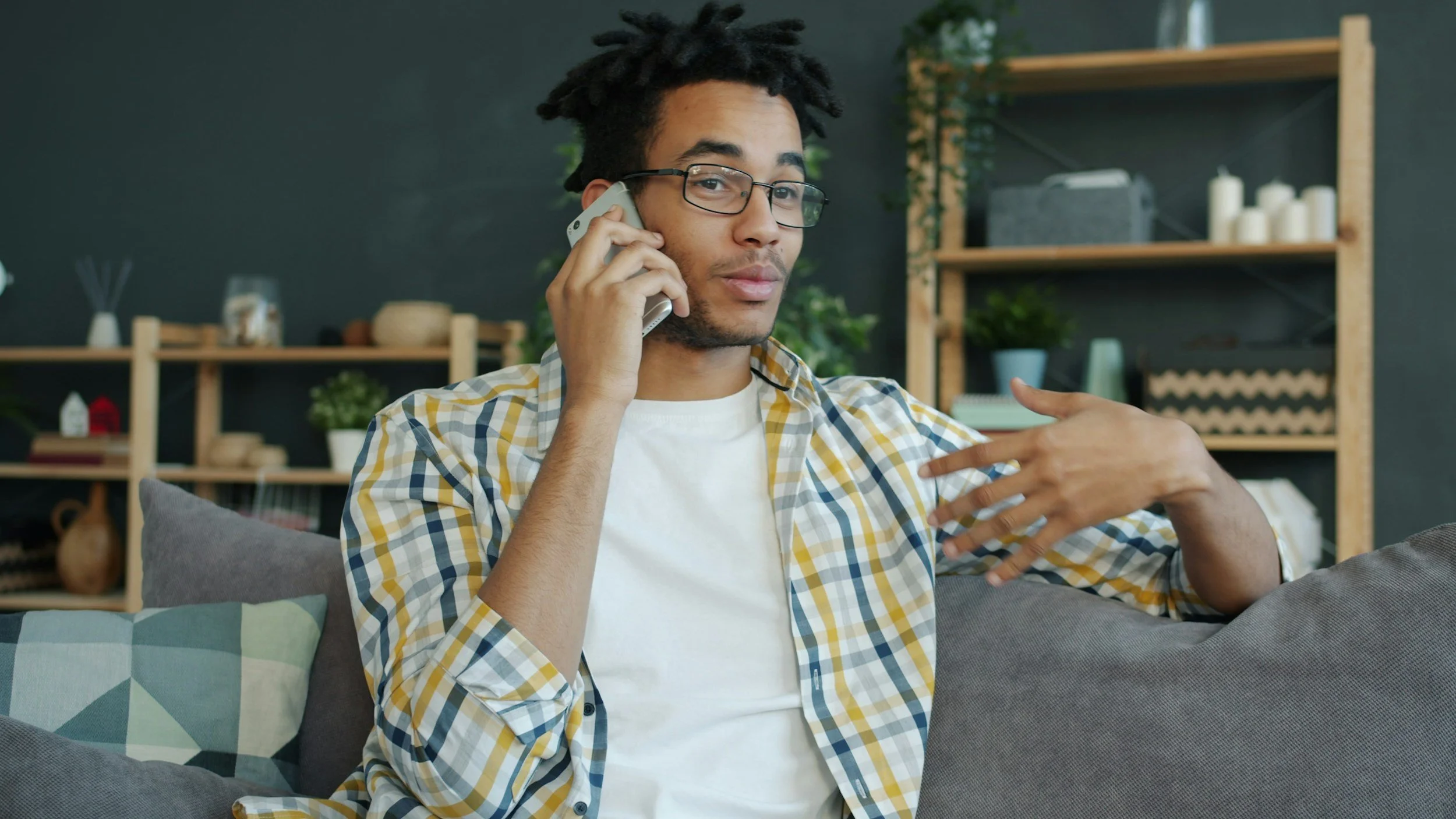 Person speaking on the phone during a therapist consultation to decide which therapist to contact and book.