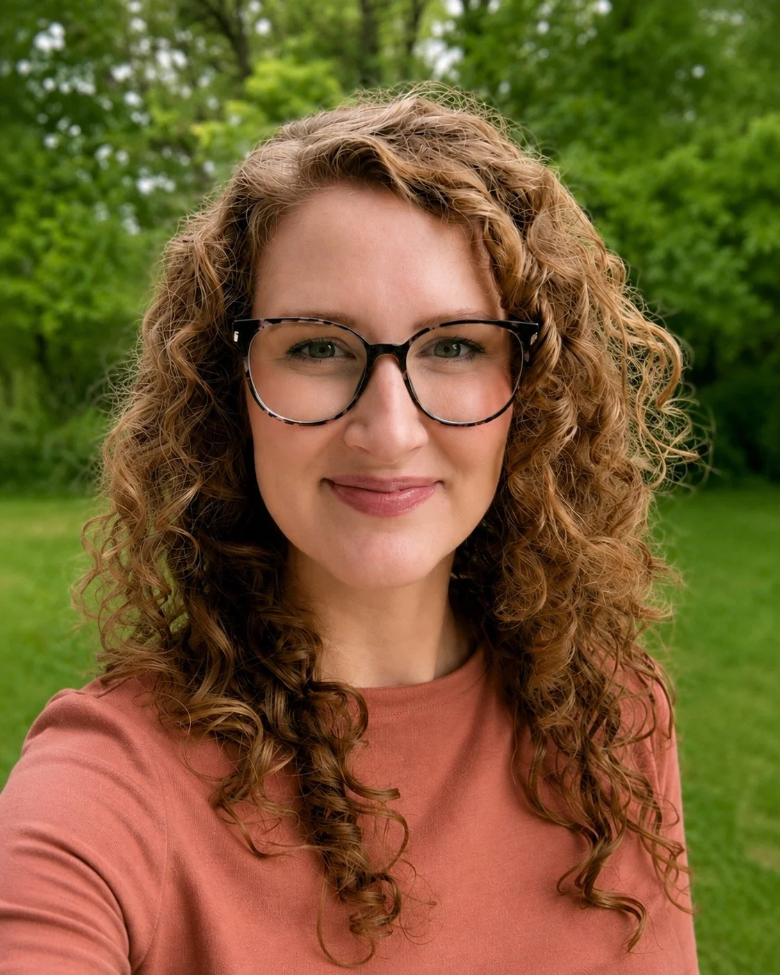 Lynsey Bond, LCSW, therapist at Wasatch Family Therapy in Farmington, Utah, providing individual counseling and mental health therapy.