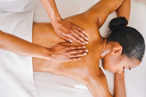 Licensed massage therapist performing luxury Swedish massage in Dublin CA for Muscle Joy Mobile Massage