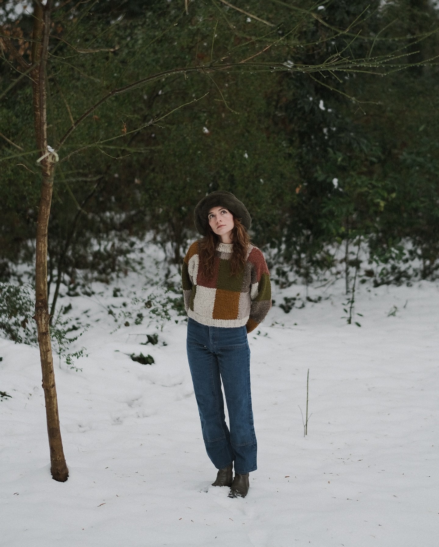it doesn&rsquo;t often get chilly enough to wear chunky wool knits but alas we got a snow in Atlanta after years of it not snowing. We went sledding, built a snowman, made snow angels and watched our bird feeders get BUSY. It was such a fun day 🧶🧣
