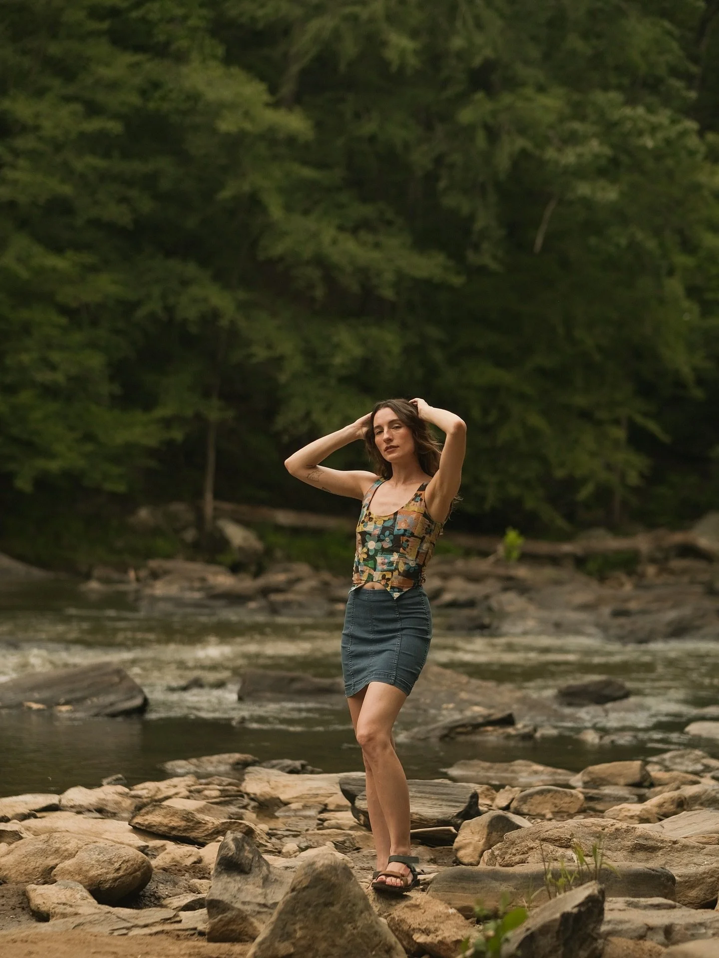 I made two versions of the #rothwelltop and did a lil sew with me video on my YouTube all about it! Such a fun and quick sew!

For this version I used @libertylondon cotton lawn they kindly gifted me. This print was a part of their 2023 collection an