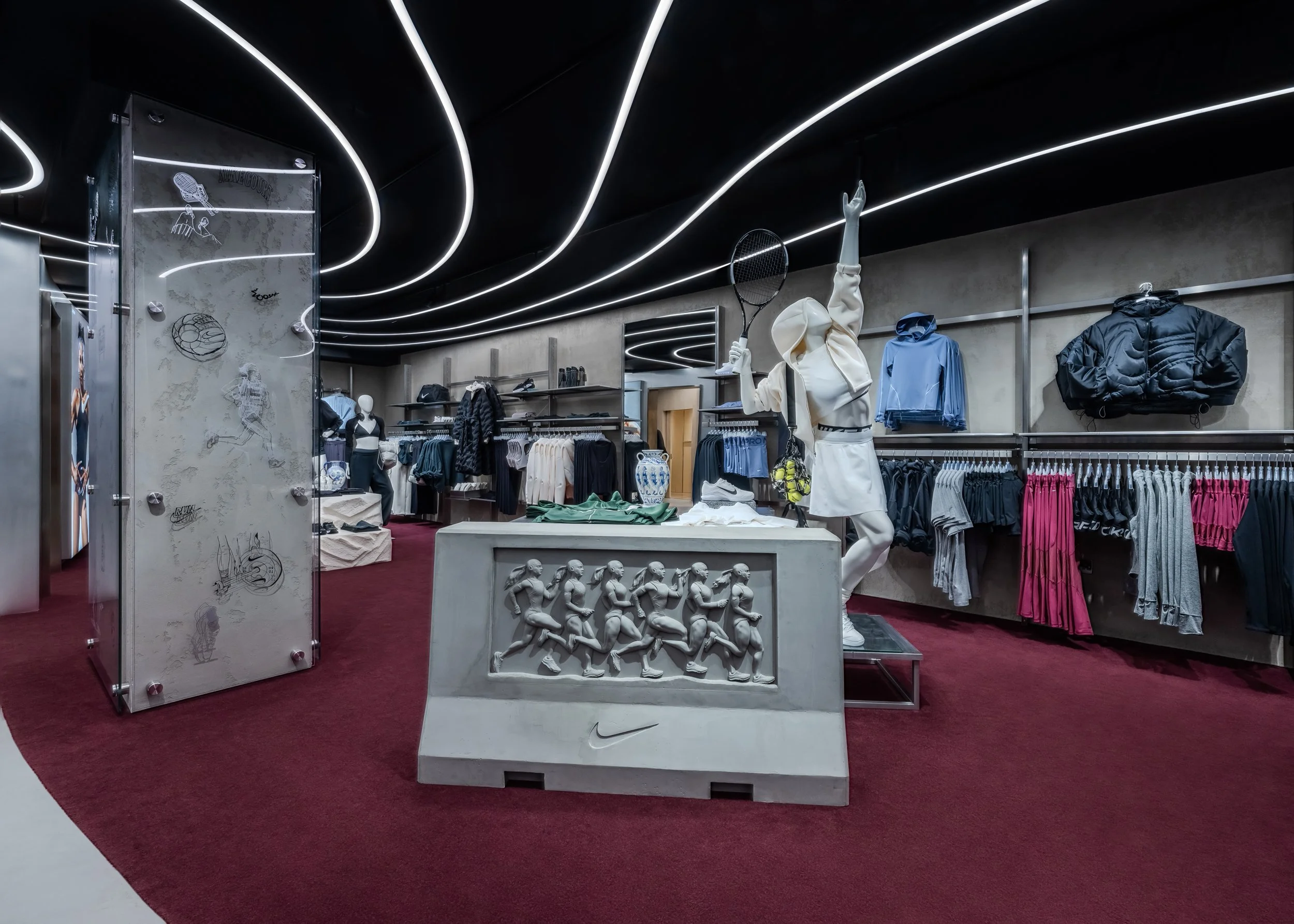 NIKE WOMEN KINGS RD_03.jpg