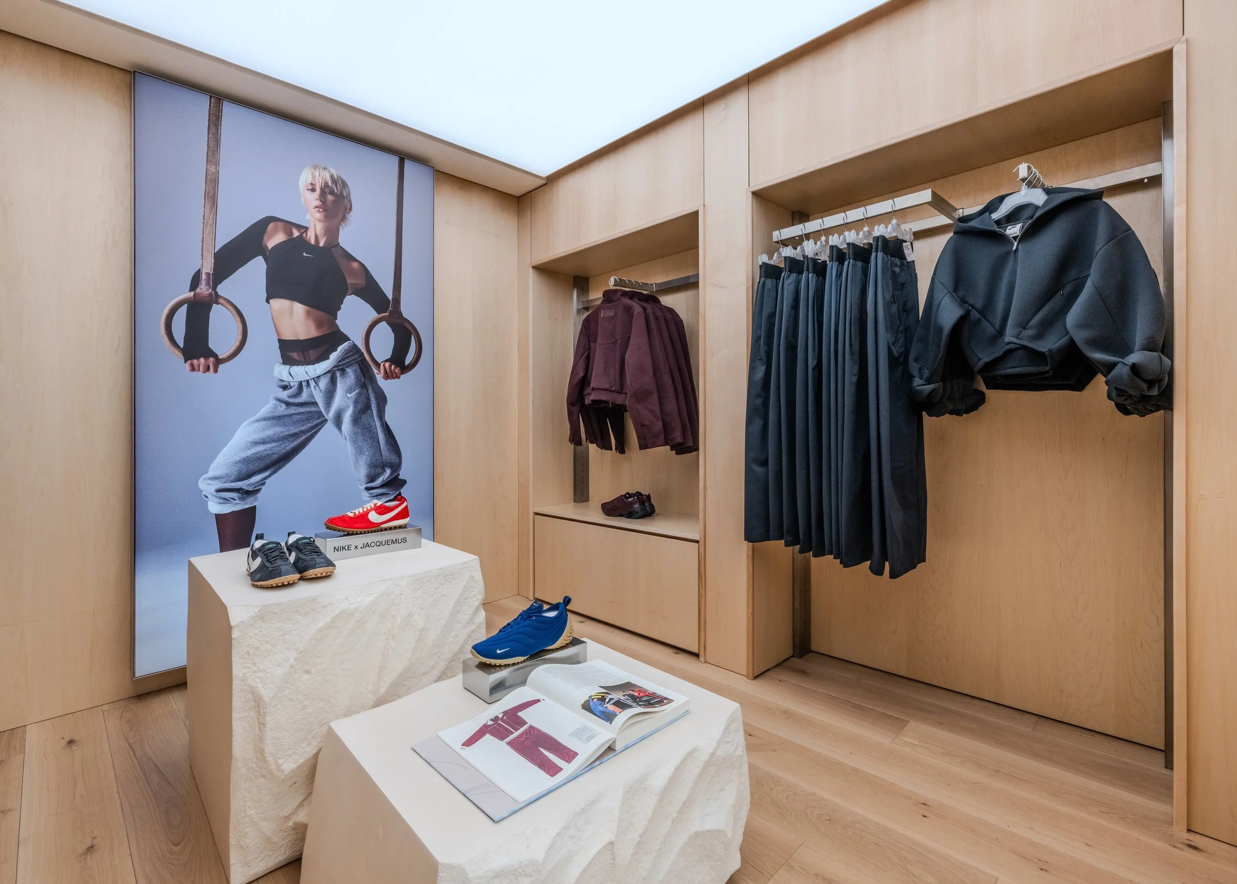 NIKE WOMEN KINGS RD_09.jpg