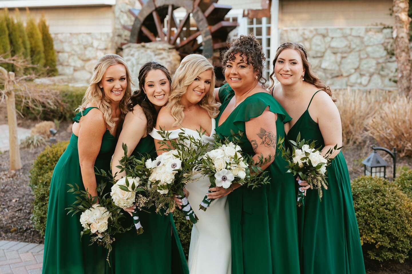 Surrounded by love, laughter, and an amazing bridal party. 💕

Dress: @Northforkforkbridal
Dj: @stylinsoundsd
Alterations: @kgalts
Florals: @malkmes_florist
Hair/makeup: @styles_bymarcella
Venue: @watermillcaterers

#LongIslandWeddingPhotographer
#LI