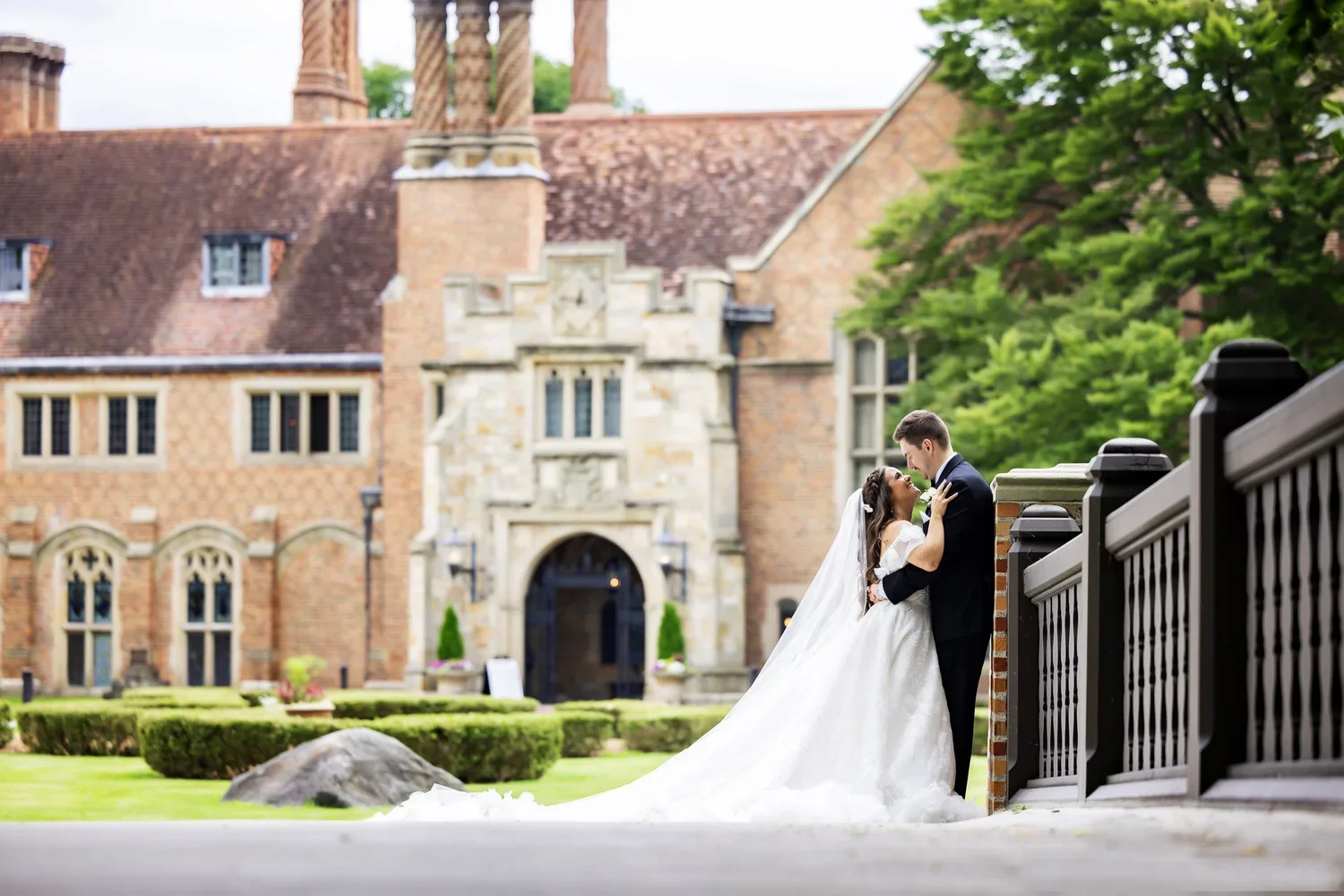 How to Choose and Compare Wedding Photographers with Confidence