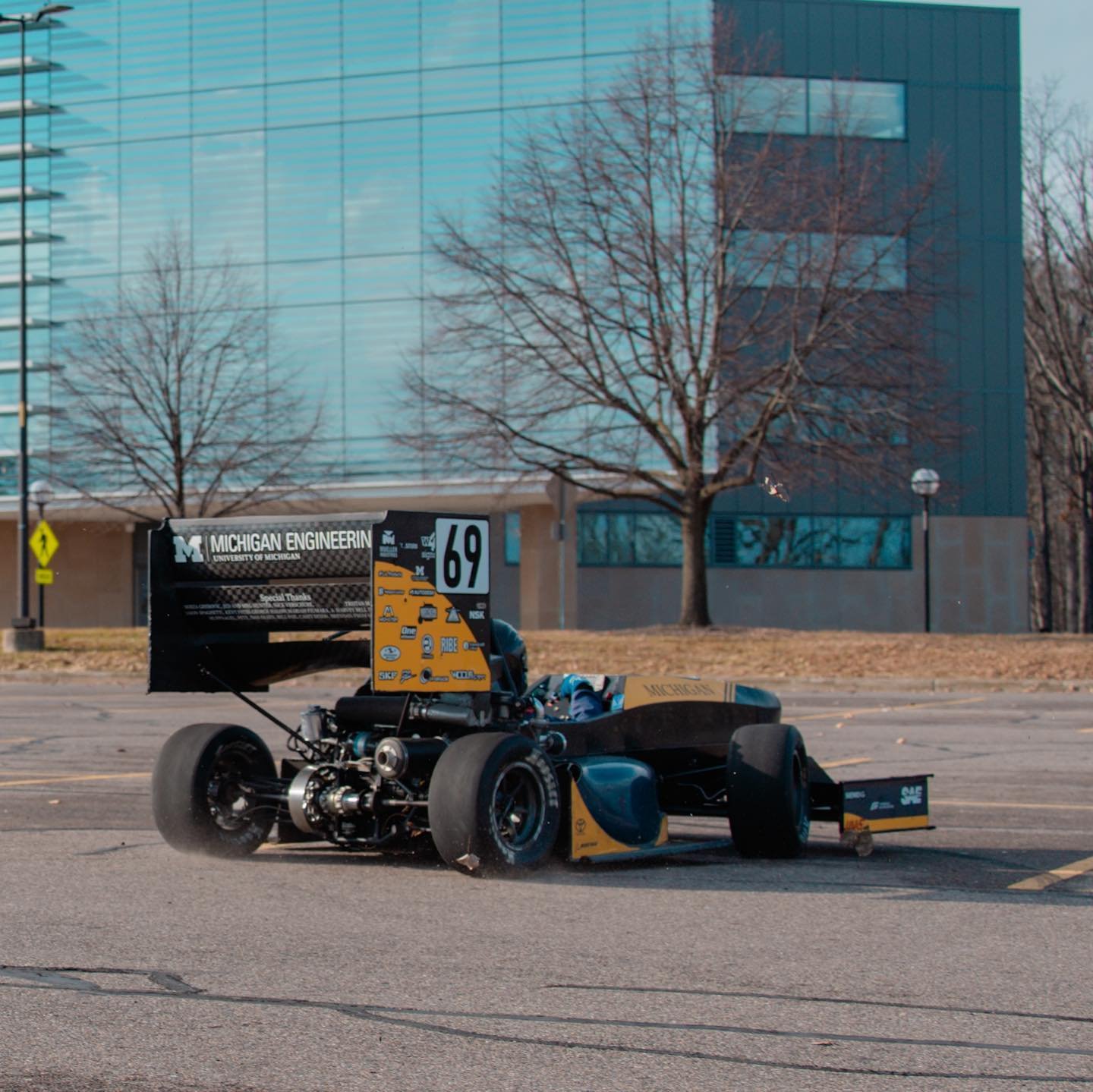 Last fall we carried our final combustion car for one more run. Swipe to the end to hear it!
. . . .
#fsae #turbo #racing #goblue