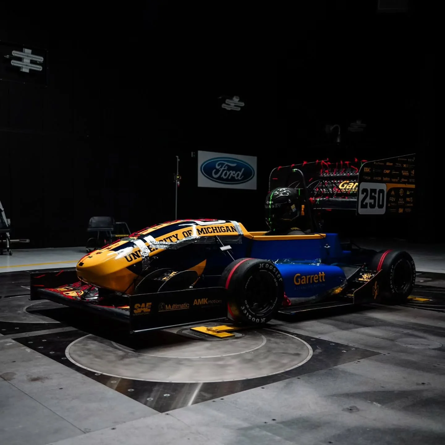 Don't mind us, just using one of @ford wind tunnel to validate our aero design!
. . . .
#goblue #fsae #racecar #windtunnel