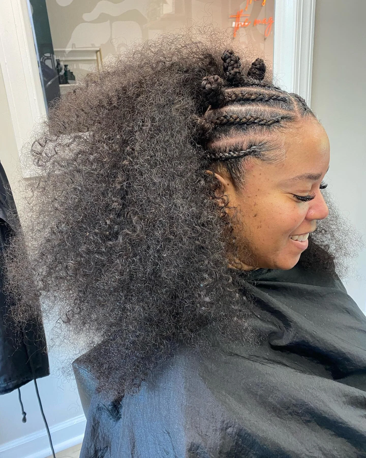 Its giving Scary Spice 🥰🥰🥰.. Sewins come in all shapes and sizes. Whose ready for something new? 

theperfectflo.com

#rvahair #rvastylist #rvacolorist #microlinksewin #protectivehairstyles #lacefrontalsrva #rvafrontals #rvabundles #rvafrontalsewi