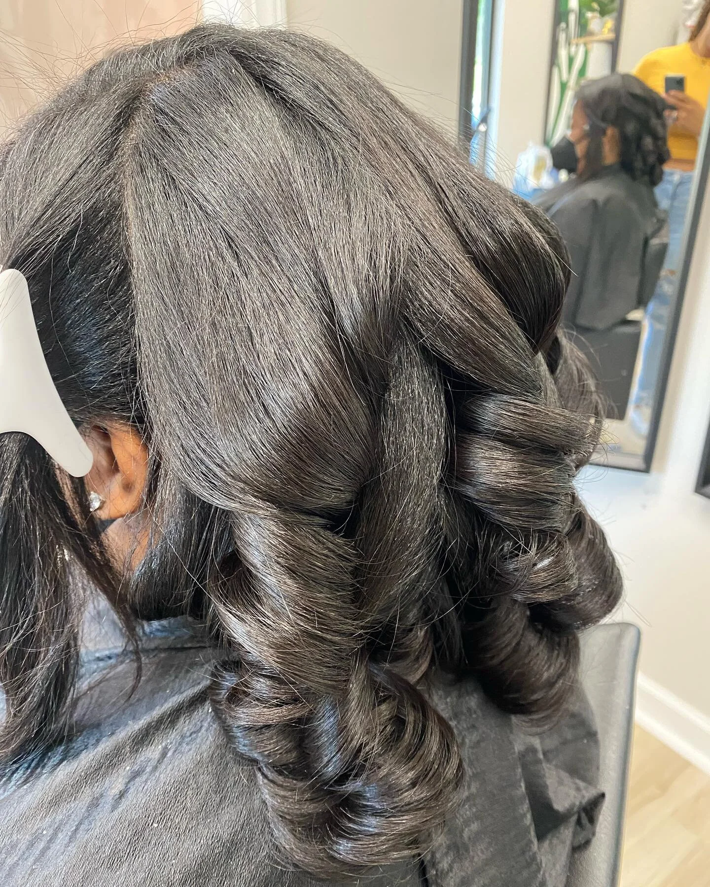 What did kanye say, &ldquo;Hair so healthy it looks like weave&rdquo;? 

Healthy hair is good hair! Book an appt so we can make your hair great again :)

theperfectflo.com

#rvahair #rvastylist #rvacolorist #microlinksewin #protectivehairstyles #lace