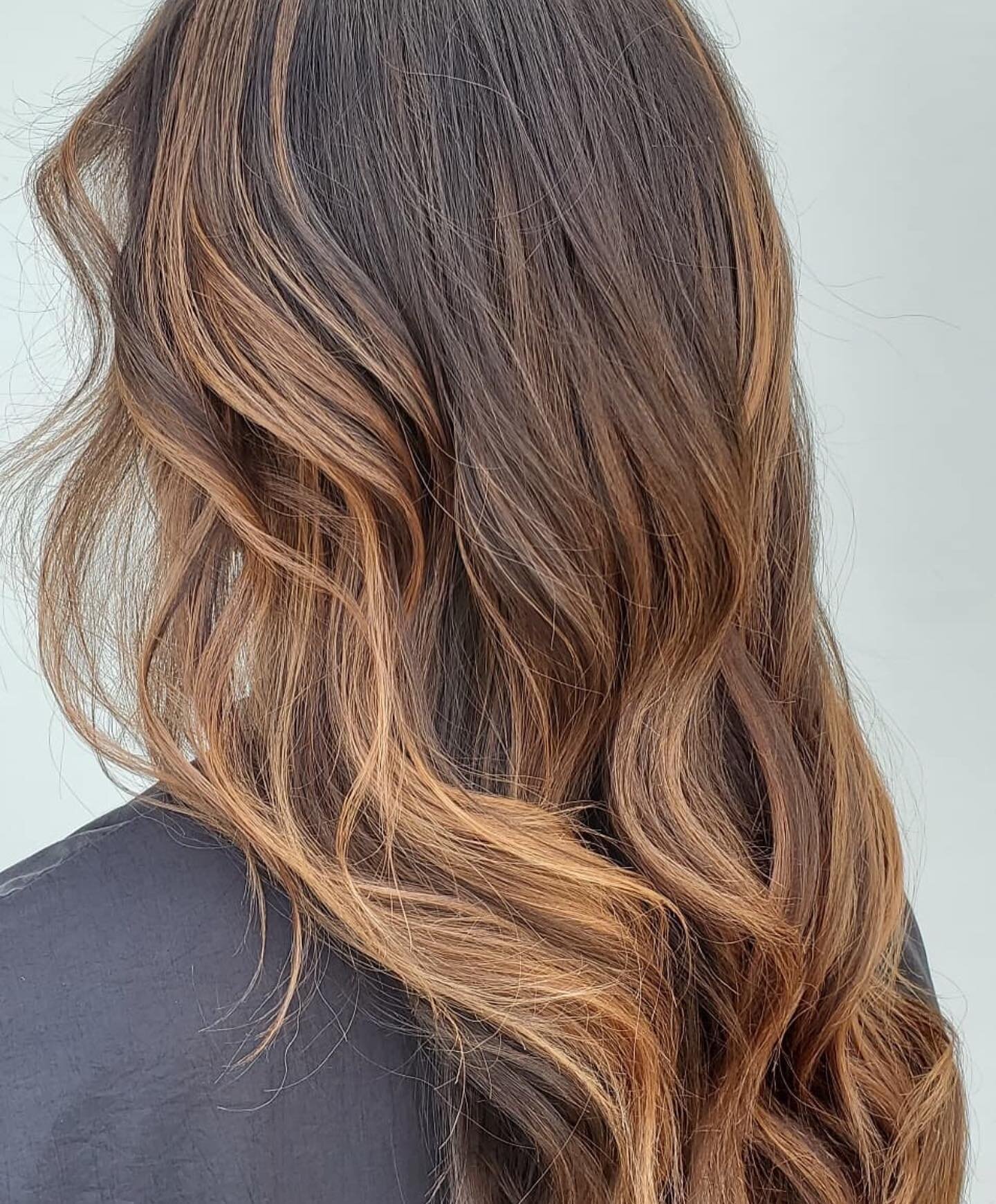 Balayage refresh done by @linzijacksonthestylist4u 🤩 Who else needs to refresh their balayage 🙋&zwj;♀️ Give us a call to schedule your appointment!
.
.
.
.
.
.

#cypress #cypresstx #cypresstexas #cypresshairstylist #cypresshair #cypresshairsalon #c