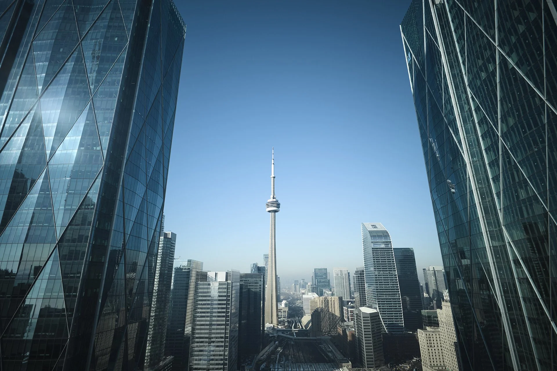 Drone_CN Tower_2D4L68.jpg