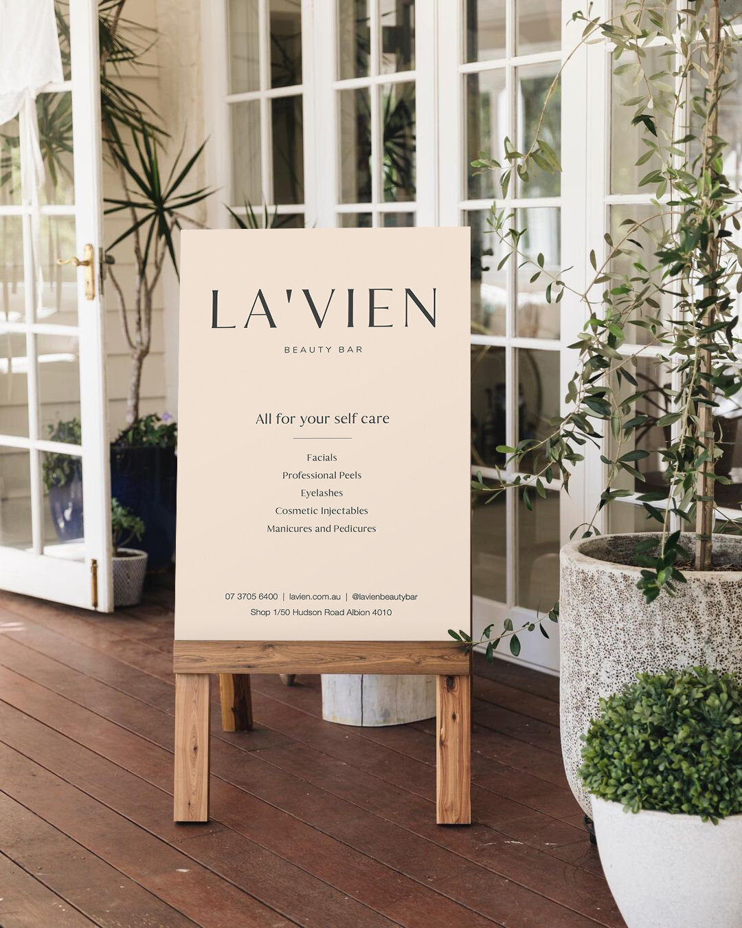 Gorgeous A-frame signage design for @lavienau