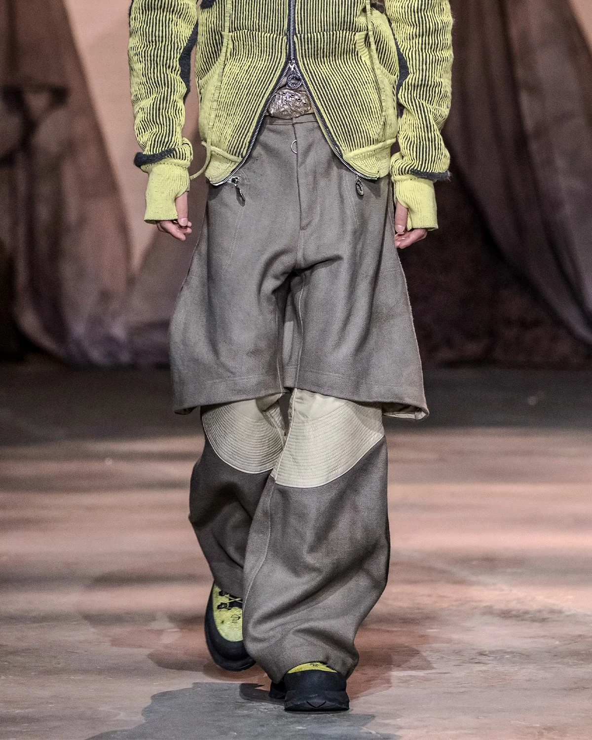 4.5 runway wool trouser.jpg