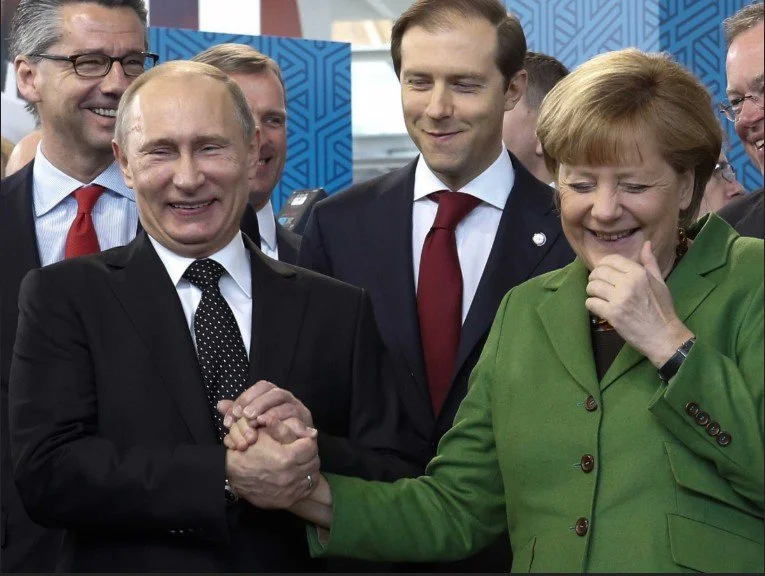 What Can the New German Chancellor, Olaf Scholz, Learn From Angela Merkel?: Sitting on the Fence Between East and West 