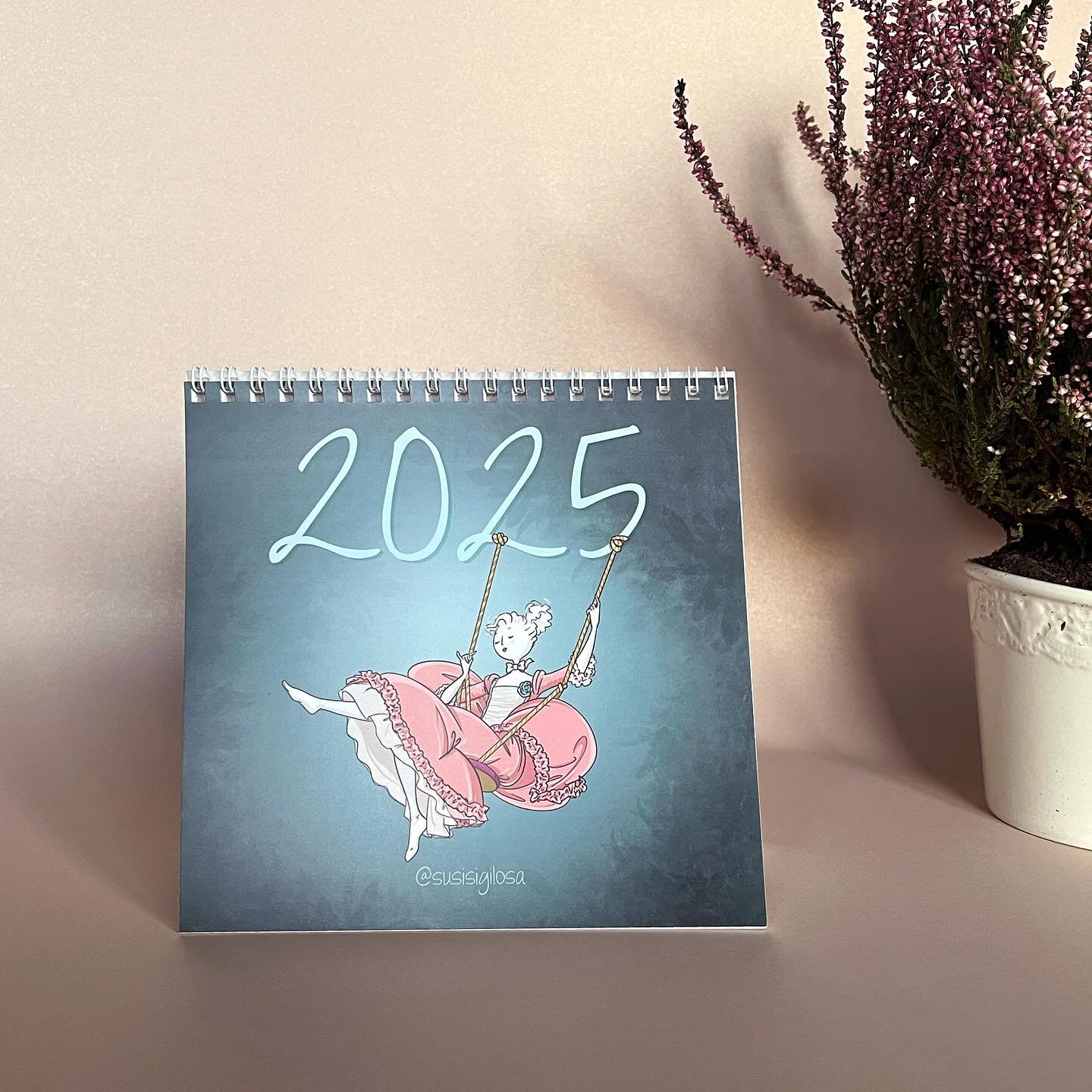 Ya quedan pocos calendarios y pocos d&iacute;as para que siga a la venta.
Si te quedaste sin &eacute;l, todav&iacute;a est&aacute;s a tiempo.
Pincha sobre la foto para acceder a la tienda o copia y pega este link en tu buscador:
https://www.susanamir