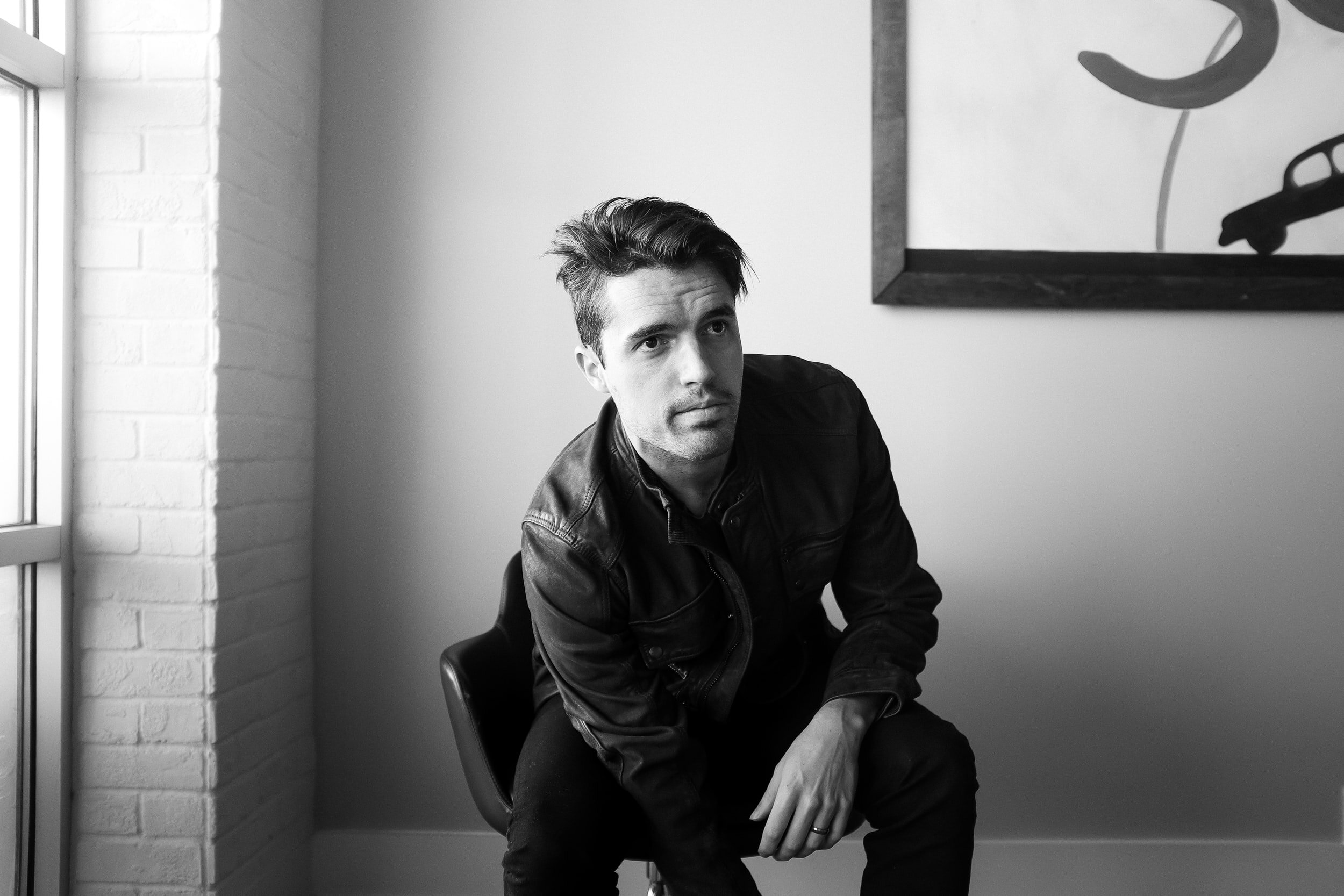 How to Look Sexier with Body Language in Your Dating Photos - Pt 2