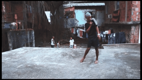 CAXIMINGO-Nuambe-Nathalie-MELOT-TAKING-A-WALK-2-low.gif