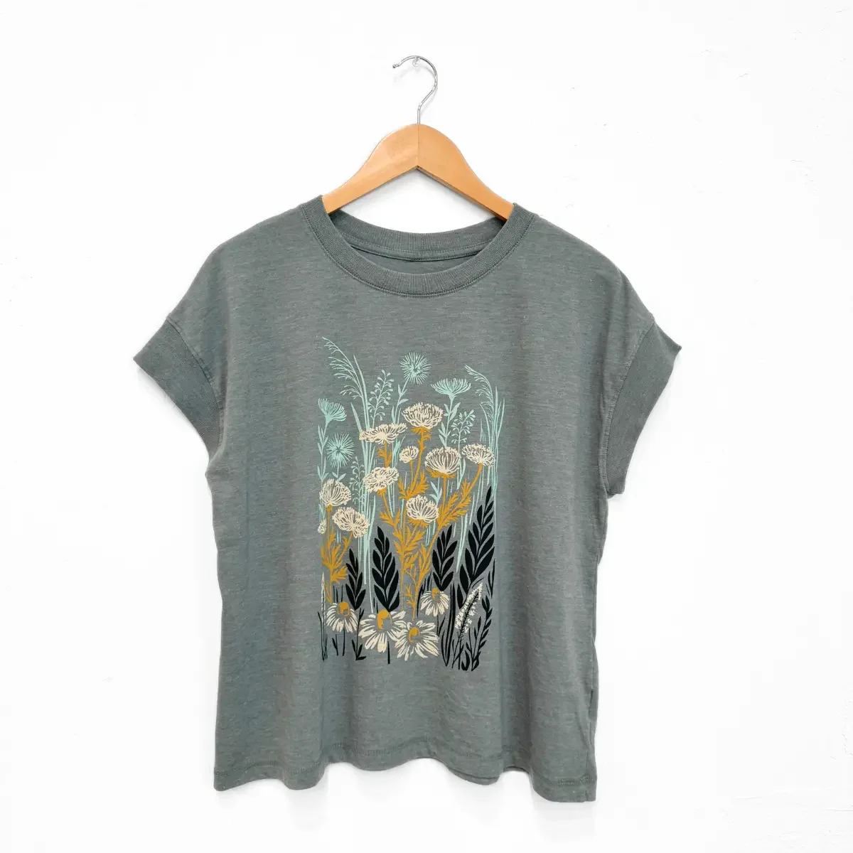 Wild Field Ladies Tee - Washed Basil3.webp