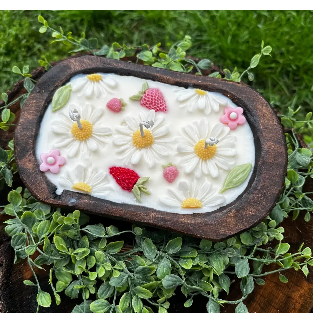 Daisies and Strawberries Dough Bowl Candle2.webp