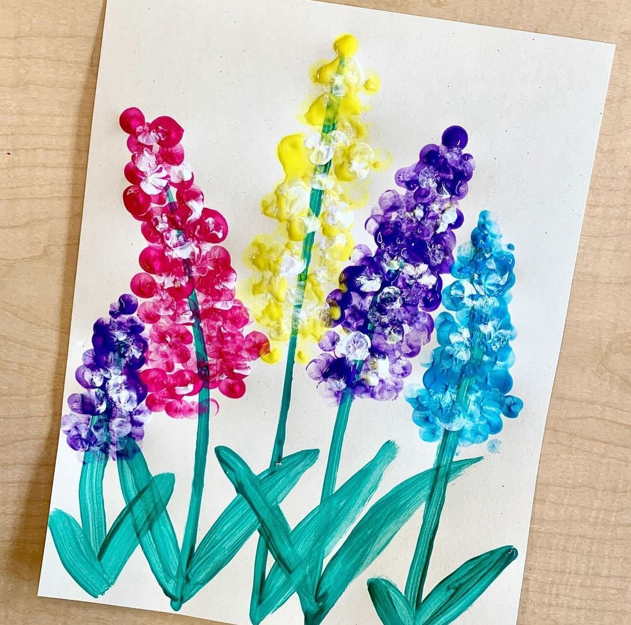 Spring hyacinths 

This is a finger painted project but if you have a student with sensory needs, you could use a cotton bud instead. 

Instructions available on my blog. 

#Frenchteachers #frenchimmersion #2eannée #3eannée #deuxièmeannée #troisi