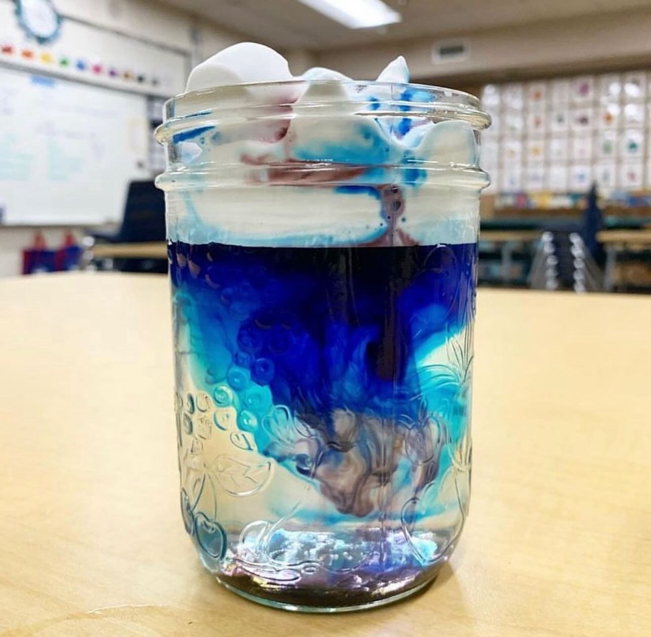 Rain in a jar science experiment 🌧 

Materials:
- jar 
- water for piping 
- pipette 
- shaving cream 
- food colouring 

How to:
- fill a jar of water 
- add shaving cream &ldquo;cloud&rdquo;
- add drops of food colouring 
- use a pipette to drop w
