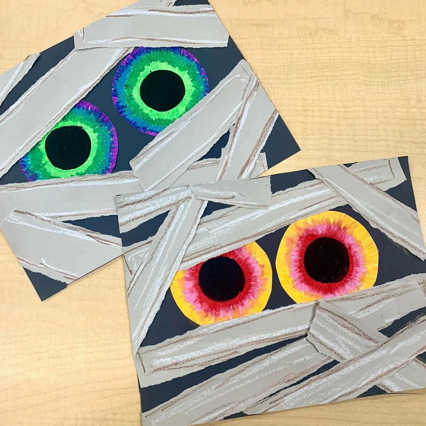 Mummy eyes 👀 

This has been in my rotation for several years and I always love how they turn out. 

Full instructions on my blog. Find this project in the Halloween art section by clicking the button on the home page. 

#Frenchteachers #frenchimmer