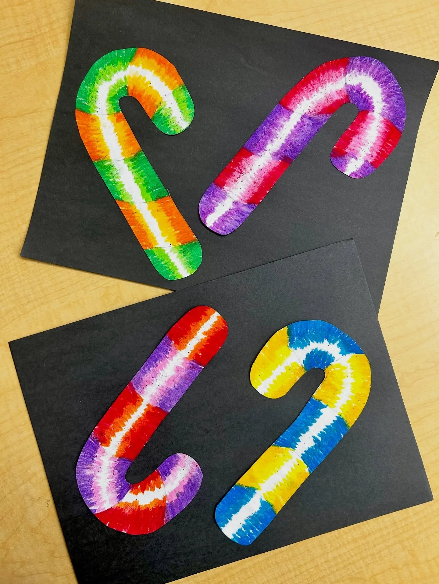 3D blended candy canes using oil pastels.

Instructional blog post is ready to go. Find it in the Christmas art section. 

#Frenchteachers #frenchimmersion #grade3 #grade2 #primaryteacher #canadianteacher #bcteachers #artforkids #kidsartproject #chri