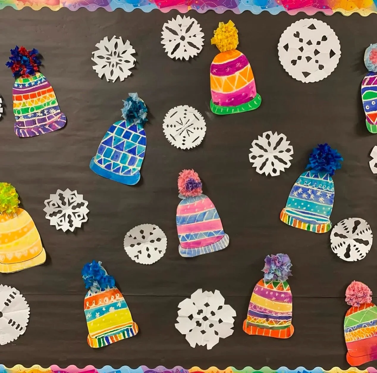 Wintery toques ❄️ 

Top tip: use pastels for your dividing lines. Crayons aren&rsquo;t going to be enough to resist the water based paint. 

Find this project in the winter art section on my blog. 

#artforkids #kidsartproject #winterart