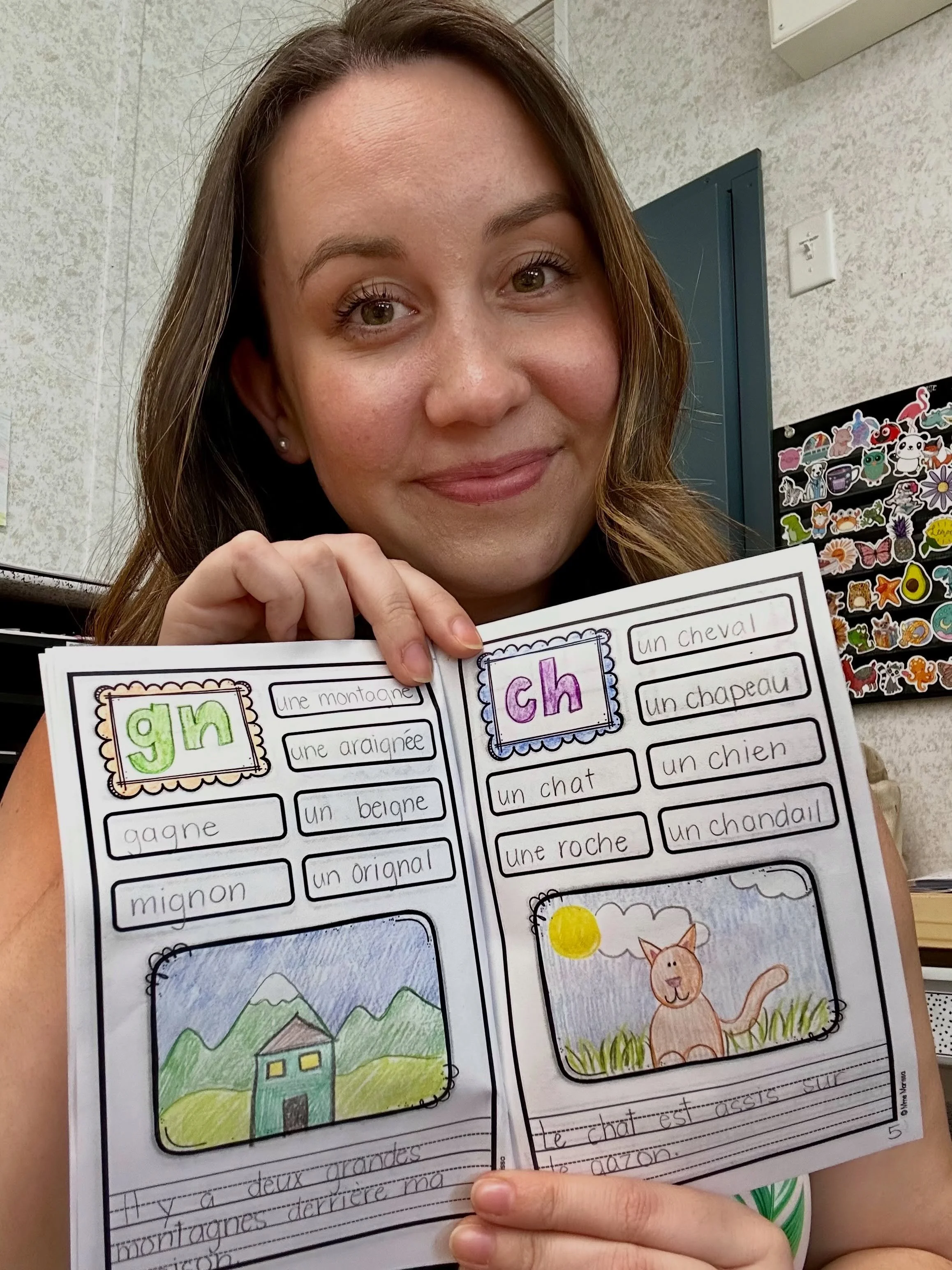 Looking for a way to showcase sounds learned over the year? This freebie is a great way to have students reflect on their learning and put it into a mini booklet. 

Students choose their sounds. They need to write 6 words and 1 sentence featuring the