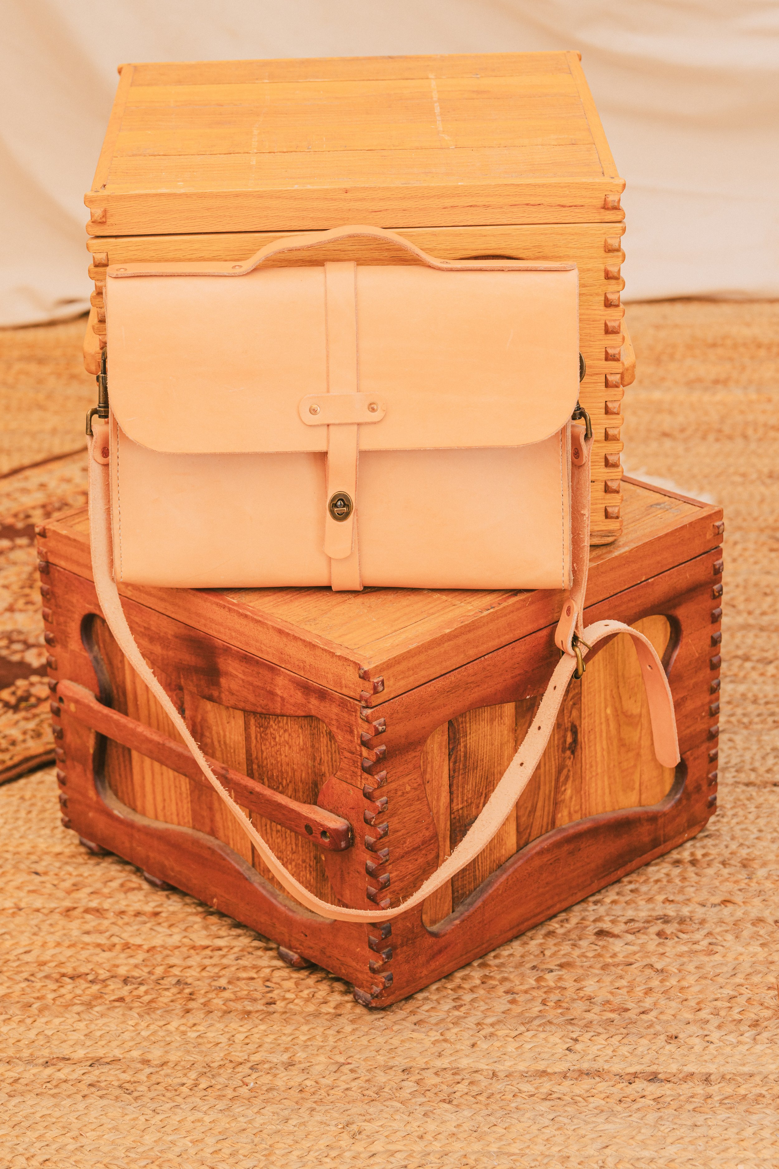 Quality Leather Messenger Bag natural color no dye