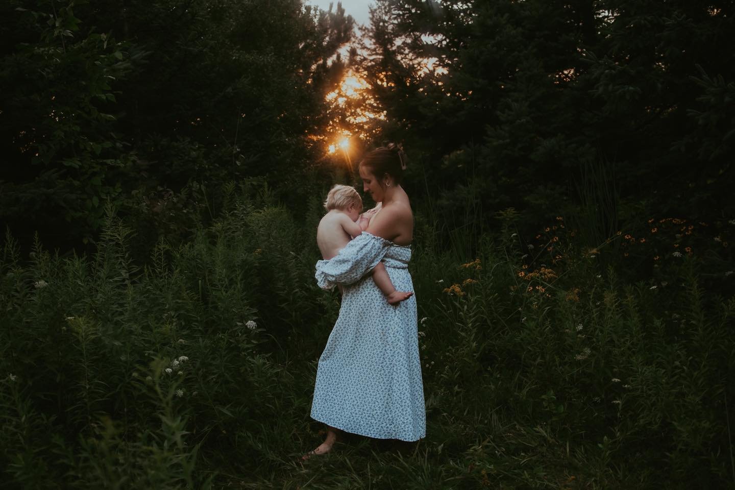 We are STILL in love with these photos&hellip; from LAST YEAR!

It&rsquo;s one week until our breastfeeding shoot with Little Lee Photography!

This year we are going beach vibes for all the sandy snuggles ☀️

We will have a picnic set up with a char