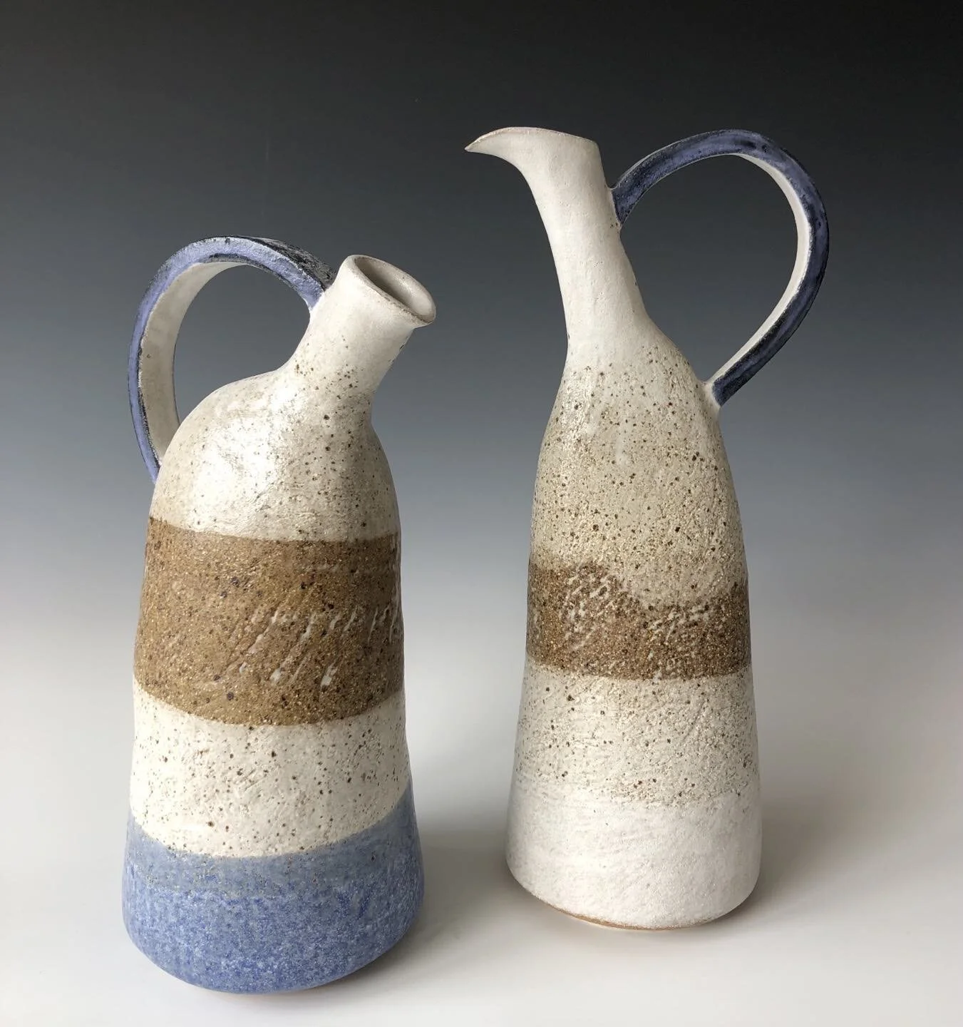 I did these:)
#ceramicjugs #clay #stoneware 
@artgalleryondarling @claypoolgroup @waverleywoolarahaartschool

#clayart #ceramicart #claysculpture #pottery  #sydneyclay #australianceramics
#art
#architecture
#artgallery
#modernceramics
#interiordesign