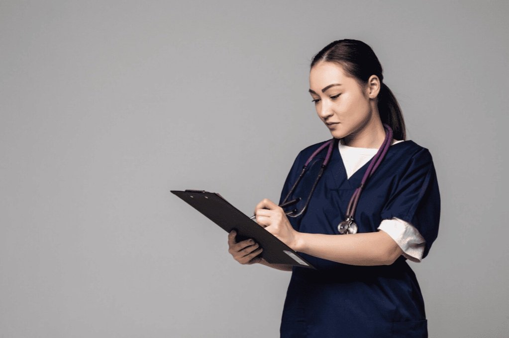 What do medical scribes wear?