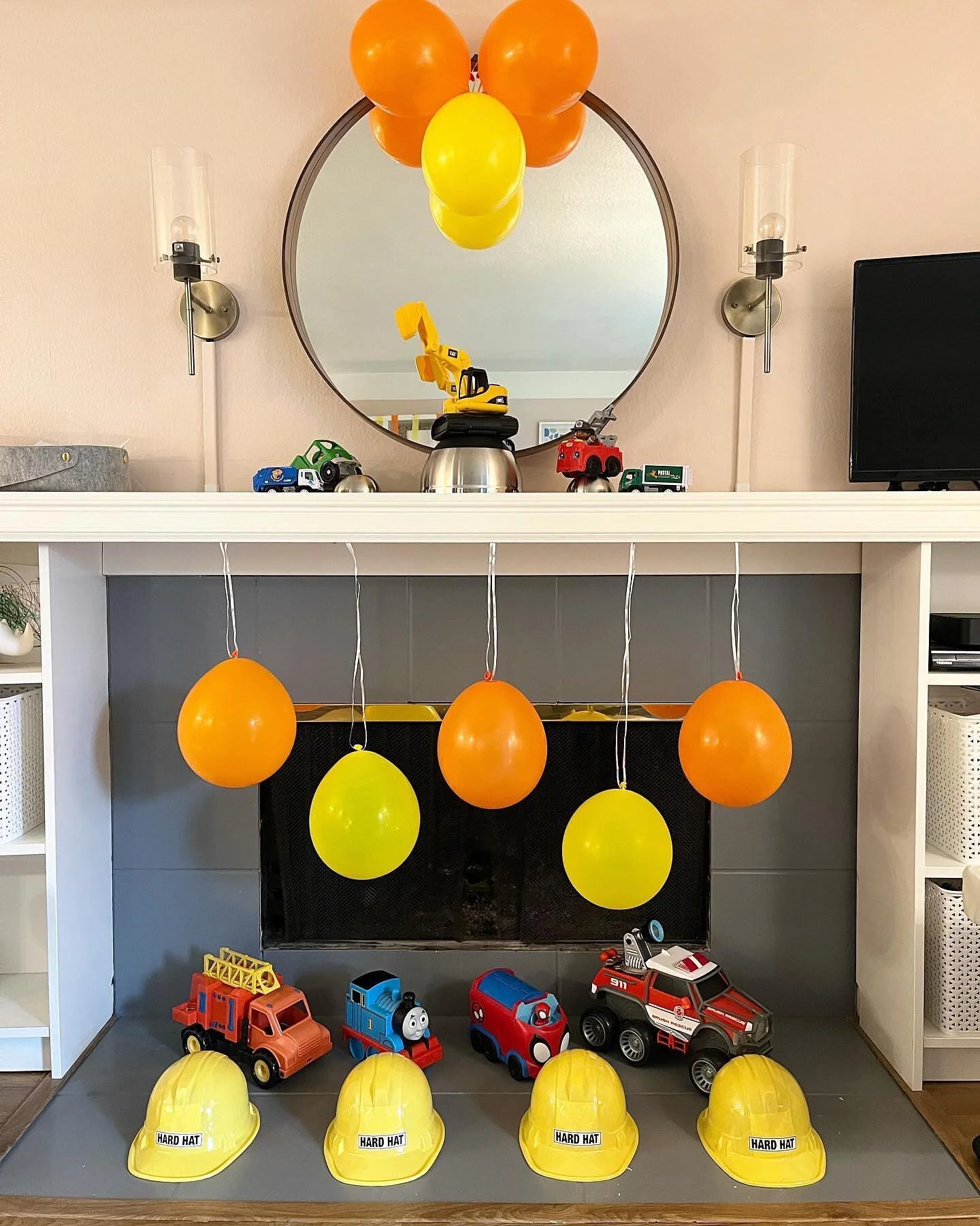 Would you believe that setting up a DIY Party is a lot like Occupied Home Staging? 🎉🏠 Take a look at my comparison below! 👀

DIY Party vs Occupied Staging

🎈Put away daily decor that distracts from party theme vs pack away personal items that may