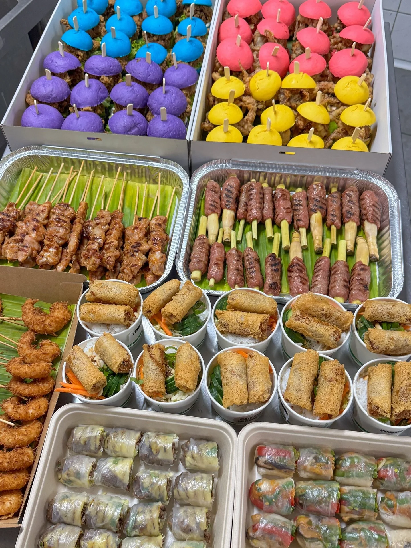𝗪𝗮𝗿𝗻𝗶𝗻𝗴: 𝘀𝗲𝗿𝗶𝗼𝘂𝘀 𝗰𝗿𝗮𝘃𝗶𝗻𝗴𝘀 𝗮𝗵𝗲𝗮𝗱 🌿
Our platters don’t wait… and neither should you 😎
Fresh, vibrant Vietnamese-inspired bites that make any gathering unforgettable.
DM now to secure your date before i