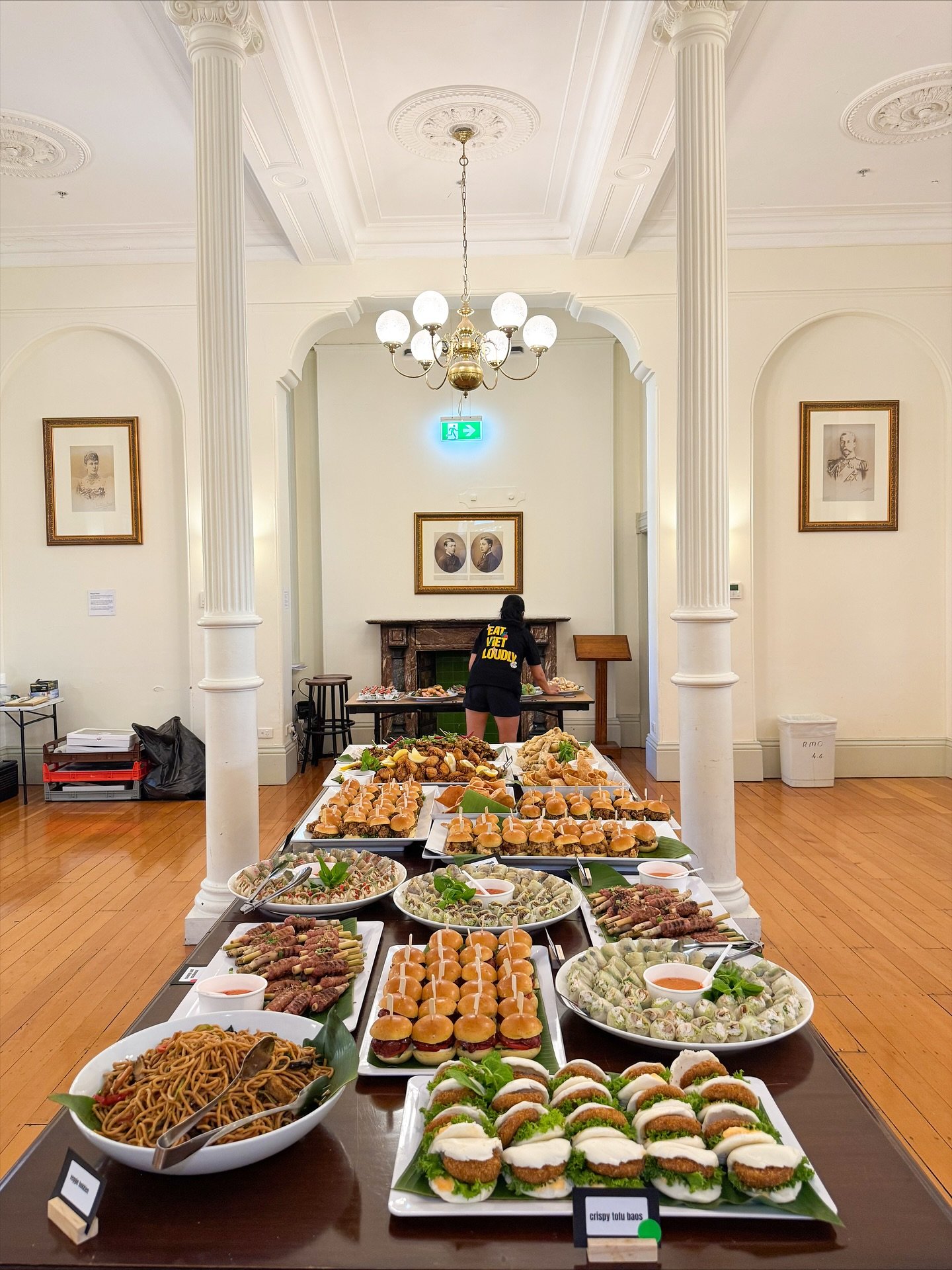 Before the midwives demolished it&hellip; she was pretty. 😌💚 ⁣
⁣
The RPA Midwifery Symposium got the full Vietnamese graze treatment, perfectly styled and ready for 120+ hungry health workers. Little did this table know what was coming next 😂⁣
⁣
?
