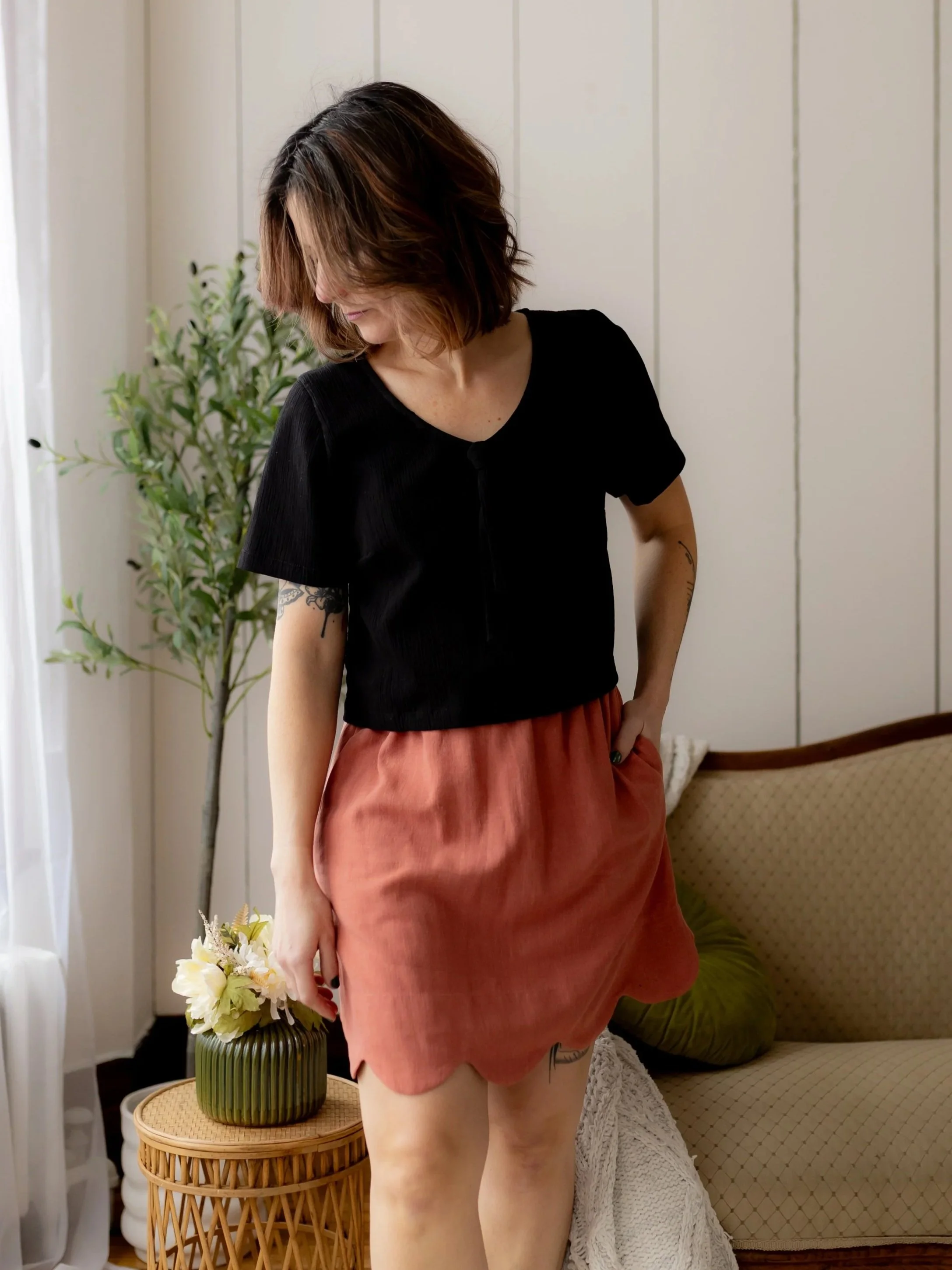 Jupe+tulipe+coton+lin+rose+corail+blouse+boucle+tissu+noir+froiss%C3%A9.jpg