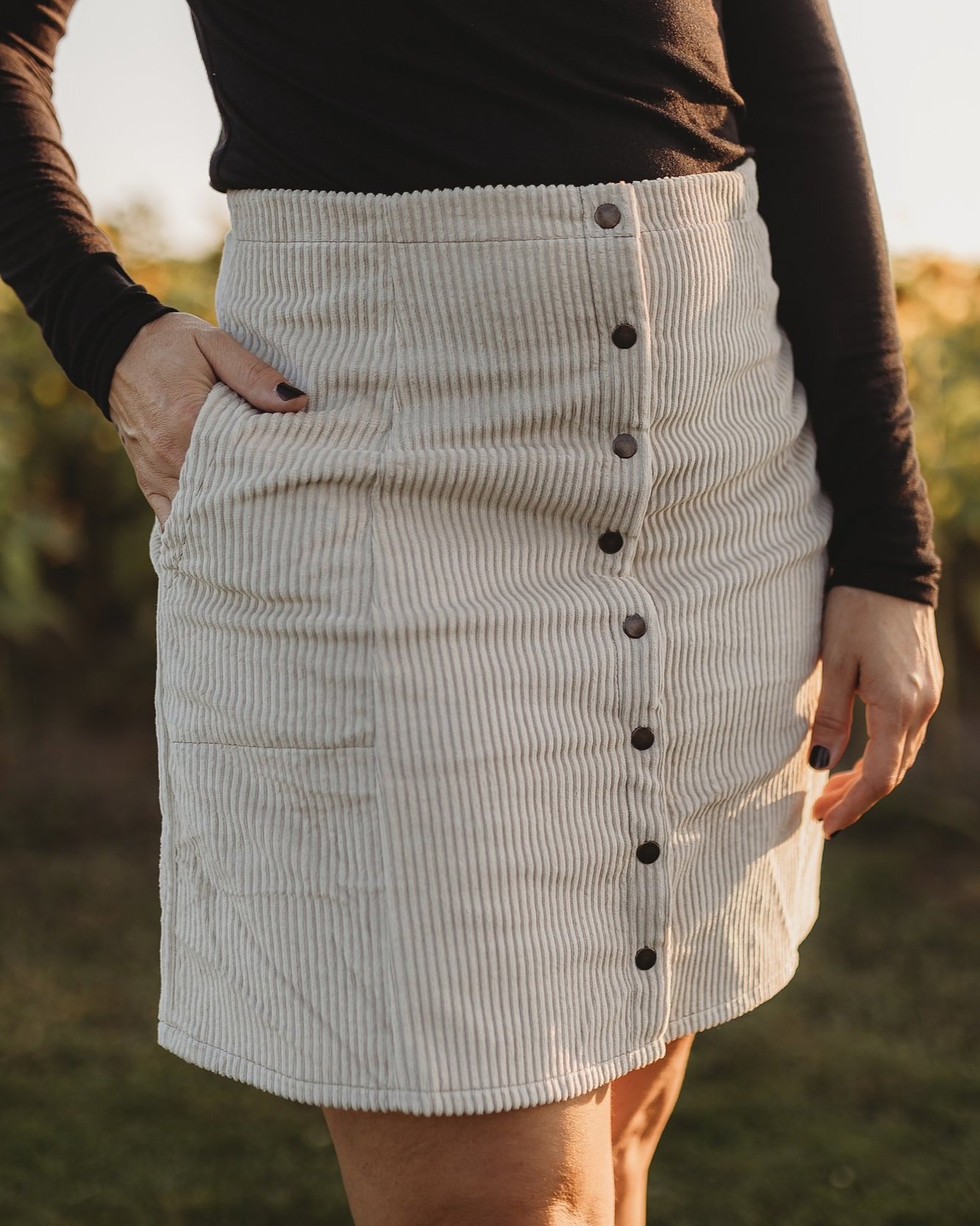 Jupe Émilie de corderoy velours cordé crème poches boutons pression.jpg